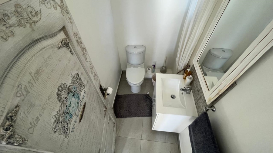 3 Bedroom Property for Sale in Wavecrest Eastern Cape